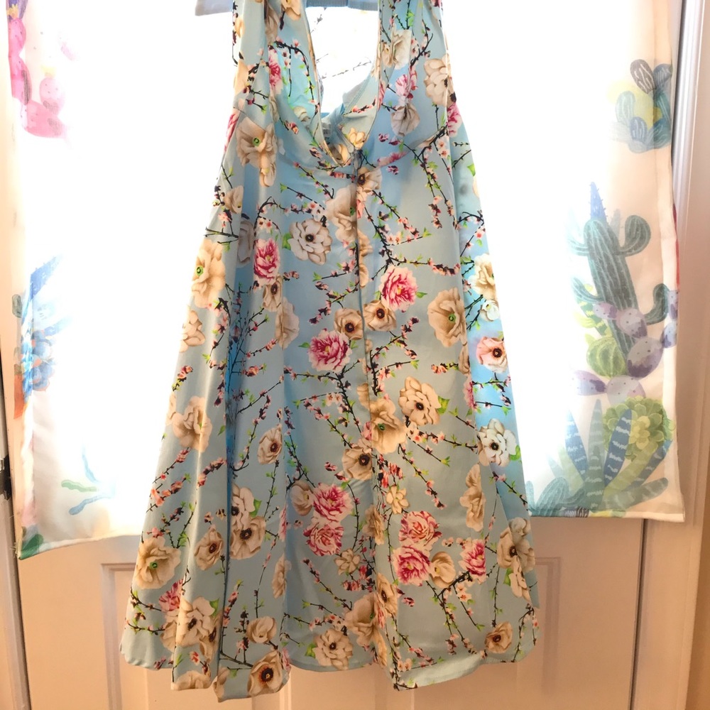 Dress - Picture 3 of 5